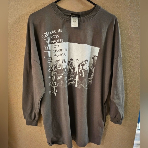 FRIENDS Gray Graphic Long Sleeve - Picture 2 of 9
